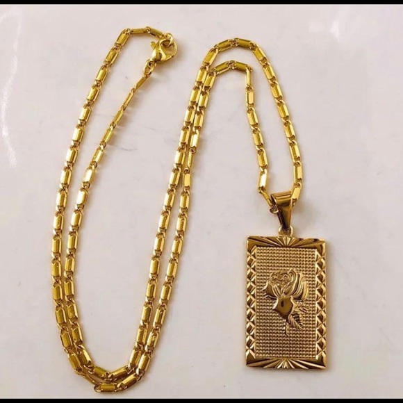 Jewelry - Flower Pendant Necklace